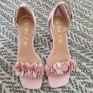 (NWOT) Unisa Camdin Heeled Sandal, 3 in, Blush, Sz 6